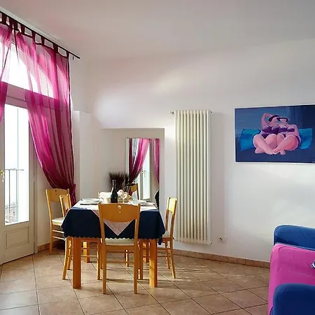 Apartamento Sleeps 5 Pool Wifi Mezzegra